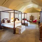 York House 4*