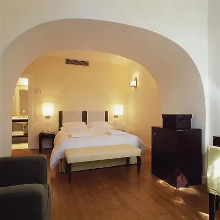 York House 4*